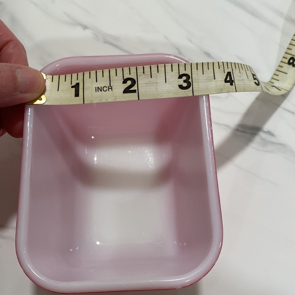 Set of 2 Pyrex red vintage 501 model refrigerator dishes. - Picture 6 of 7